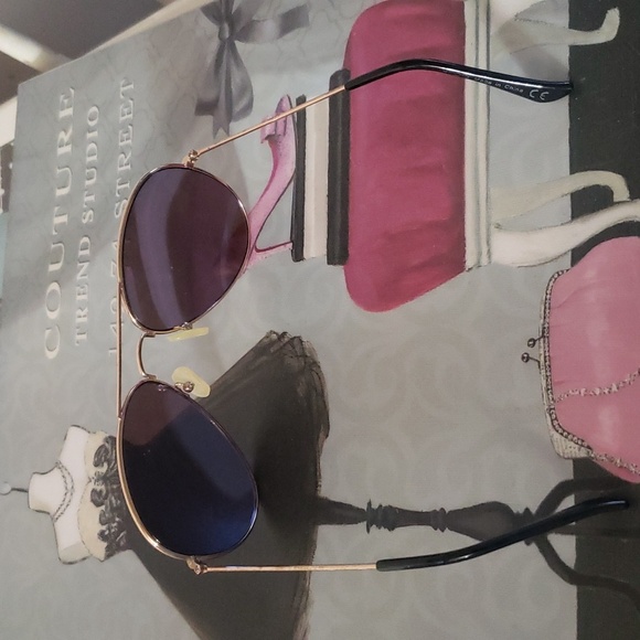 F21 Aviator Sunglasses 🕶 - Picture 8 of 11